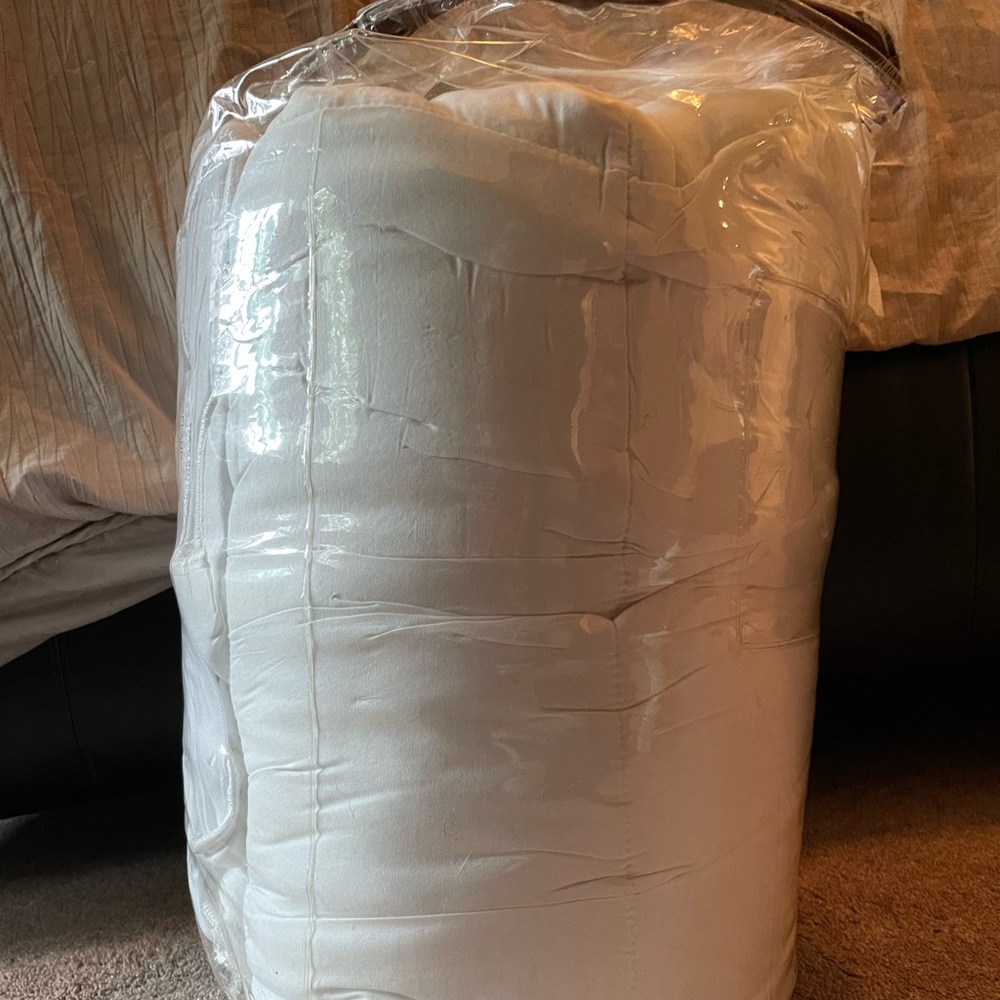 SOLD Waterproof queen size mattress cover